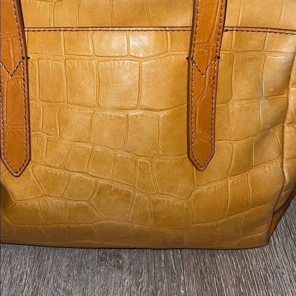 Fossil Sydney satchel purse light tan with crossbody strap